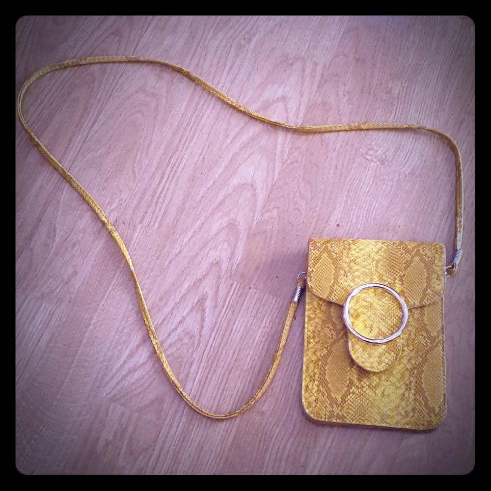 Like New Gold/yellow snake skin design purse 🔥